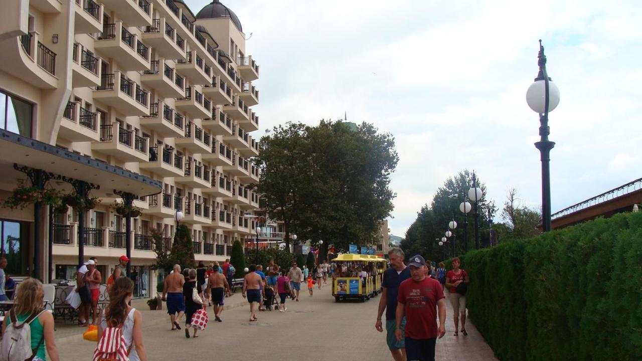 Admiral Apartments Golden Sands Room photo