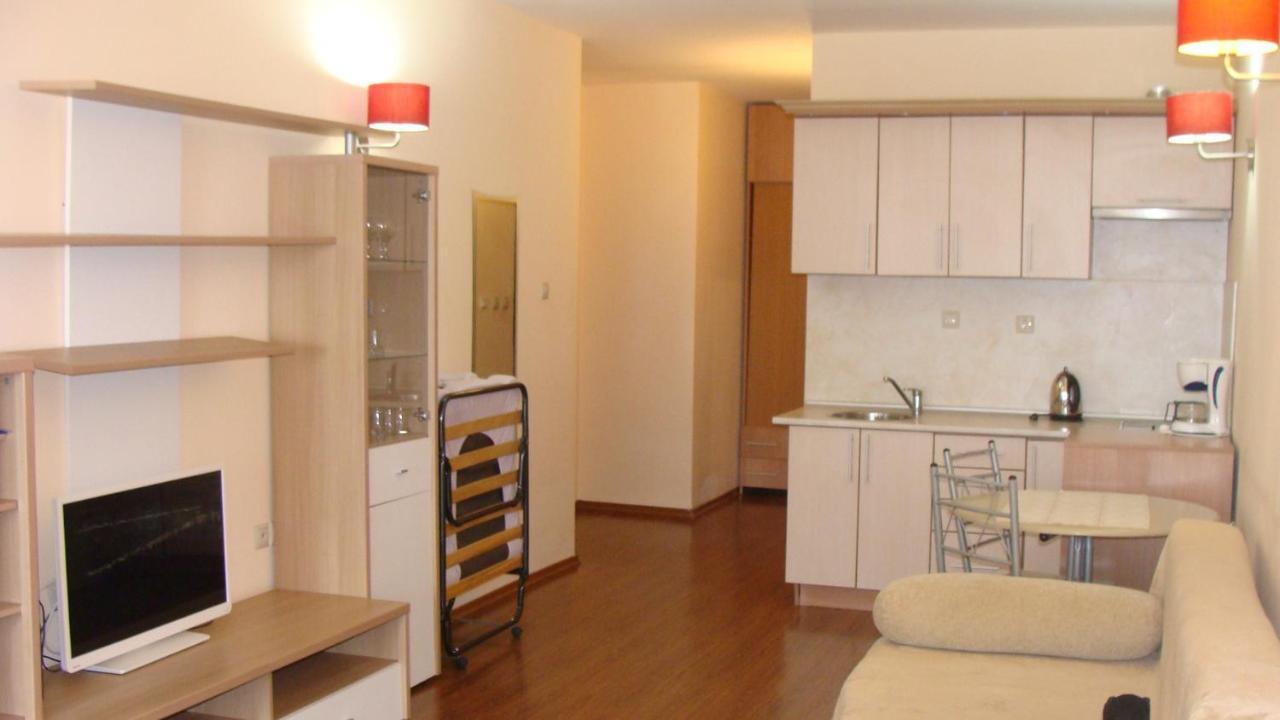 Admiral Apartments Golden Sands Exterior photo